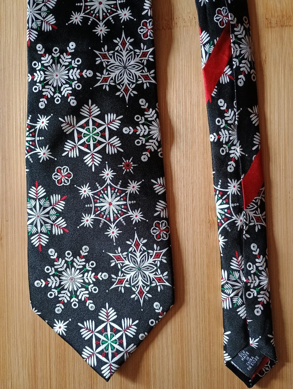 Holiday Traditions Snowflakes Silk Tie Hallmark 60"